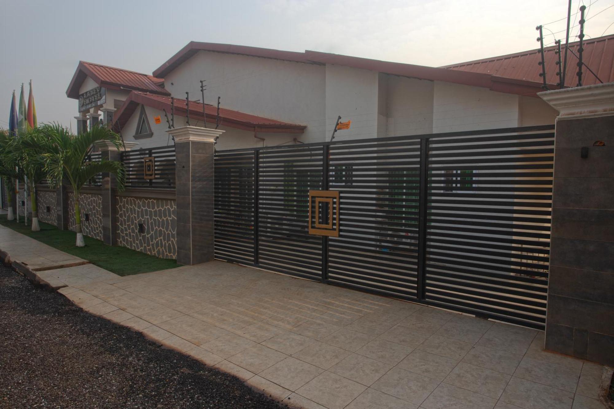 Labev Hotel Kumasi Ngoại thất bức ảnh